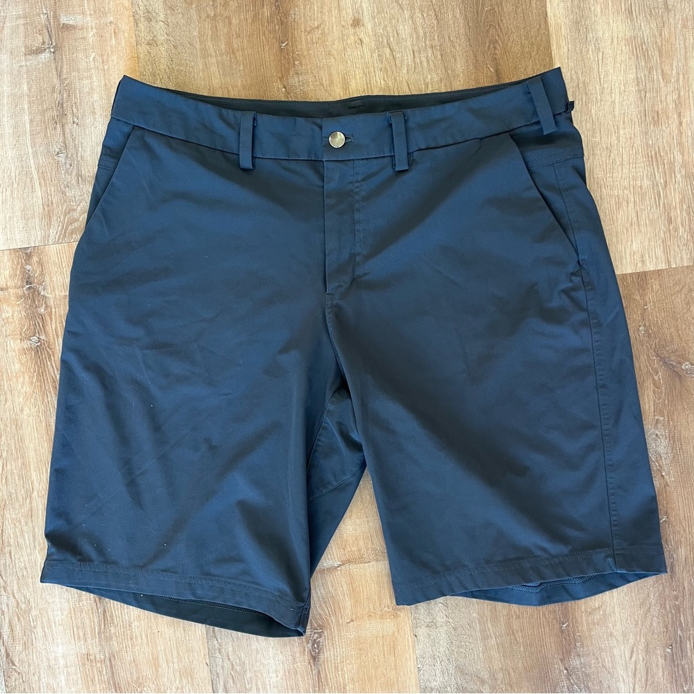 LULULEMON Classic Fit Short 10” Grey Chino Golf Shorts size 36